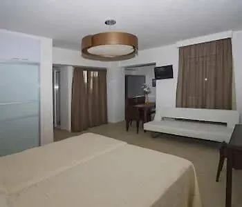 كوزموس هوتل ريثيمنو