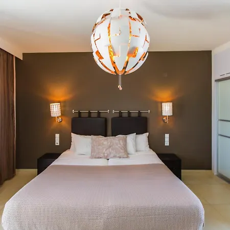 Cosmos Aparthotel 3*