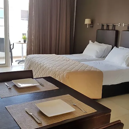 Cosmos Aparthotel 3*